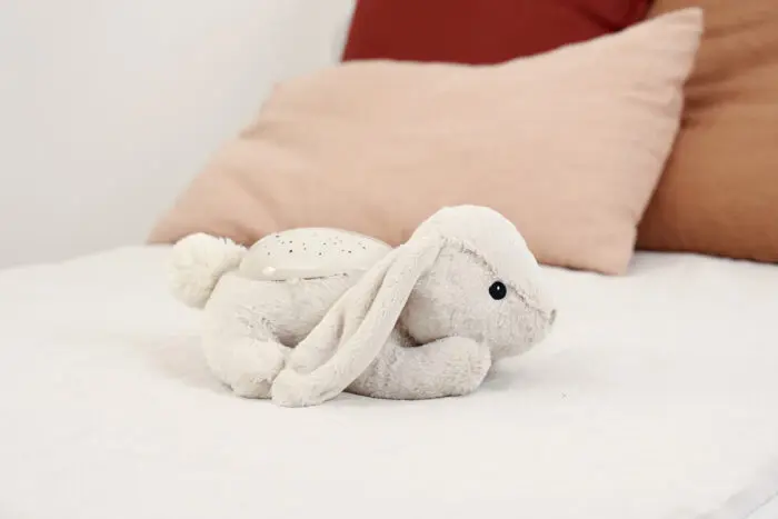 Cloud b® Twilight Buddies™ Bunny  Nočné svetielko, Zajačik, 0m+