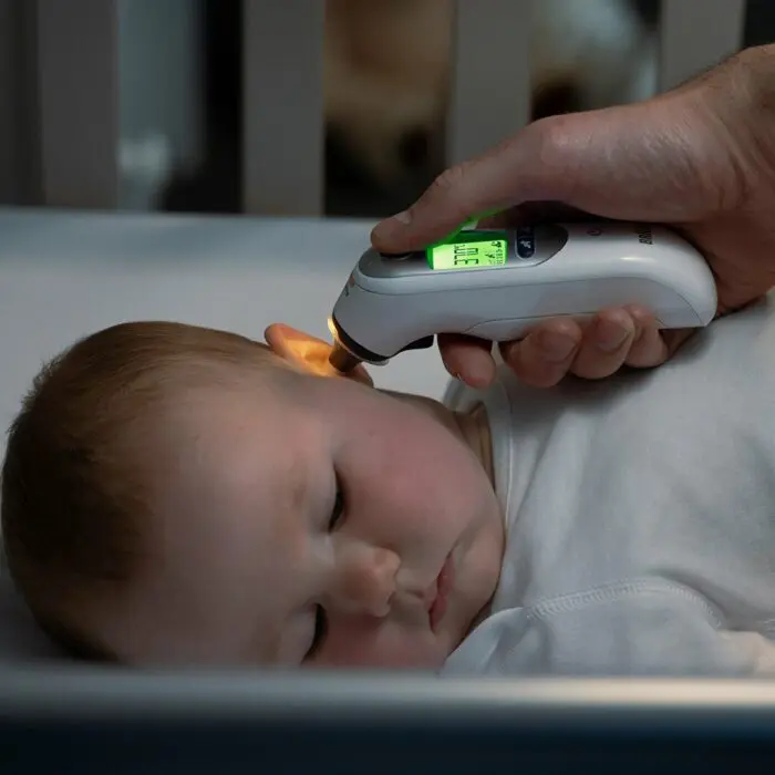 BRAUN ThermoScan 7+ IRT6525 ušný teplomer so systémom "AGE Precision", s osvetlením